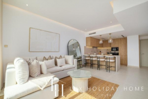 LUX The Modern Golf Skyline Suite